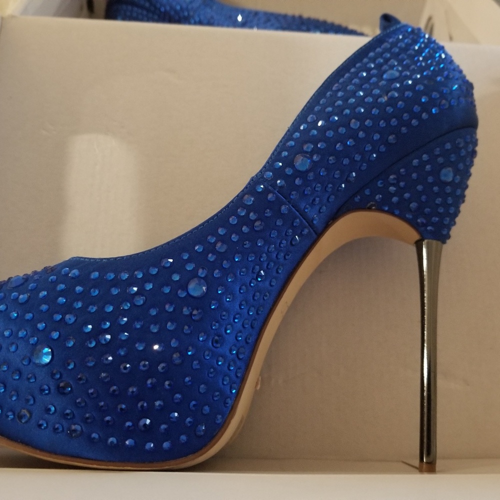 Heels - Picture 2 of 4